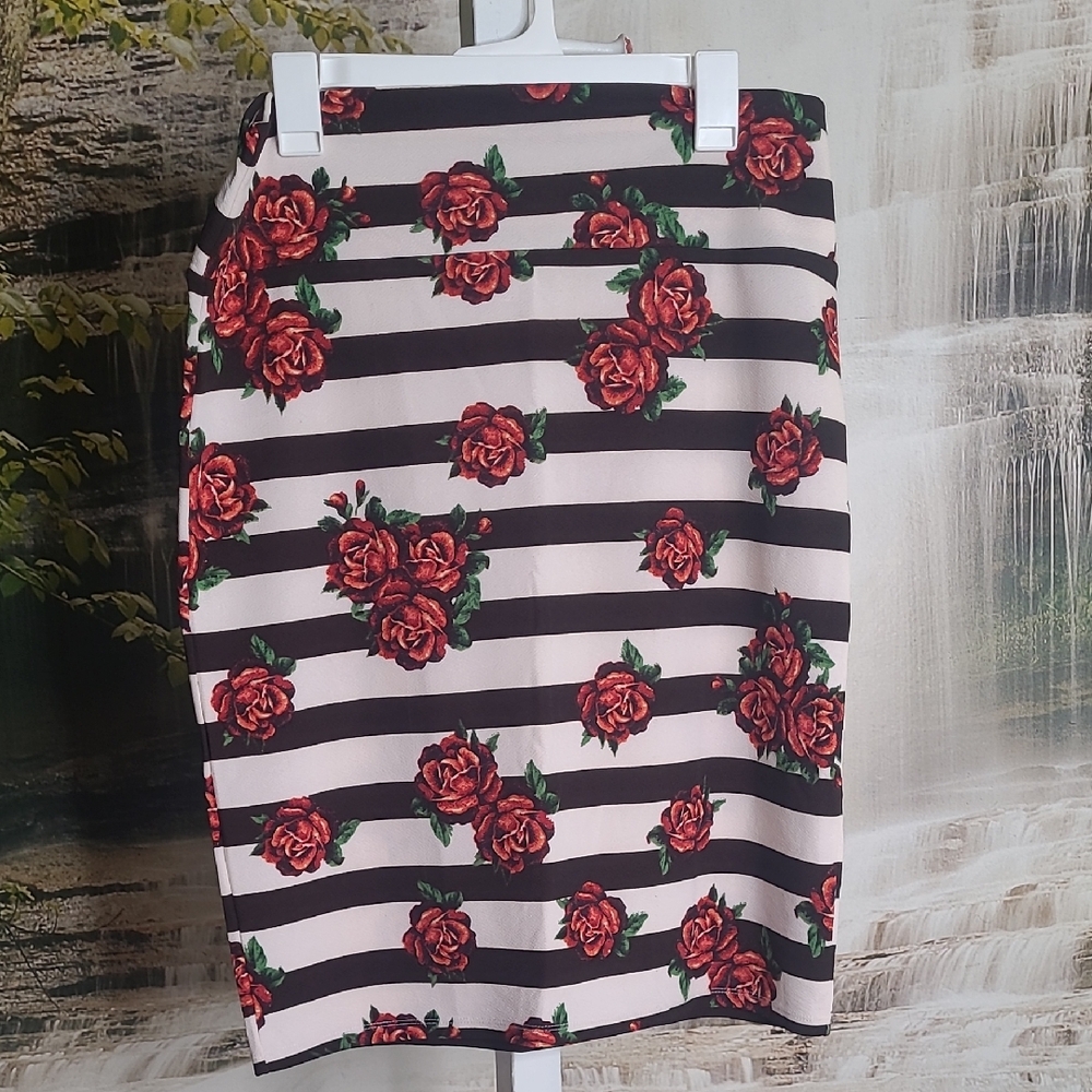 LuLaRoe Womens XL Black and White Red Floral Pencil Comfy Skirt